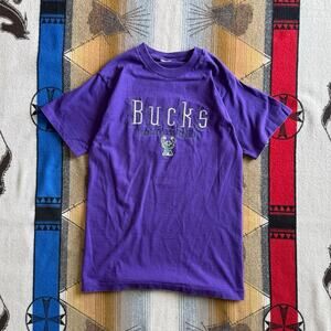 Vintage 90s Milwaukee Bucks Embroidered T-Shirt Size Medium Single Stitch NBA